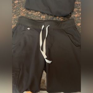 1 SET BLACK FIGS GREAT CONDITION